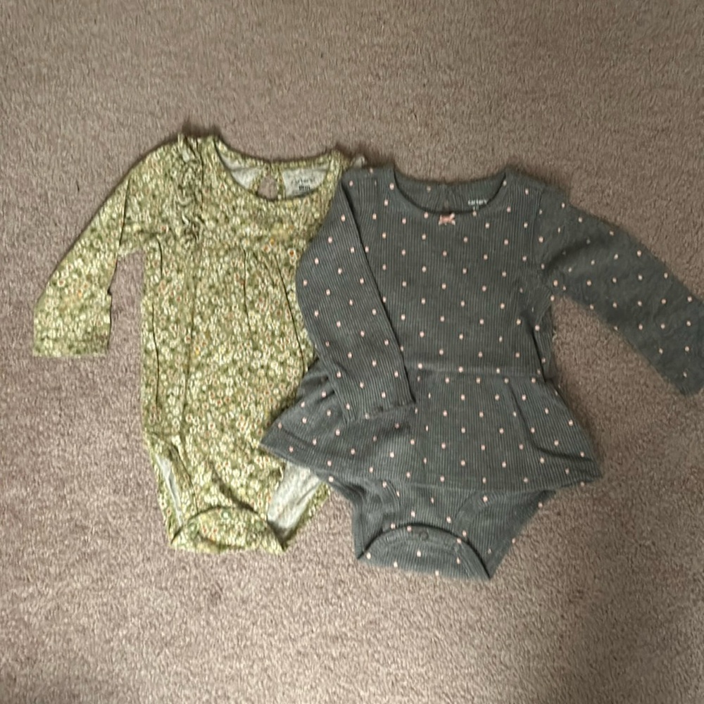 Bundle of 2 Carter’s long sleeve onesies, 18 months